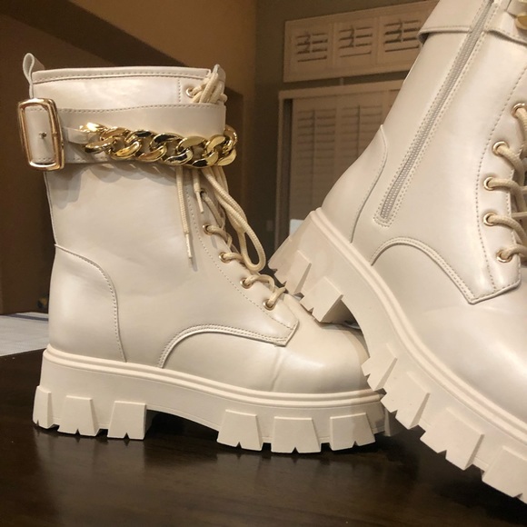 NWOT in box    Olivia Miller by Fashion Nova off-white cute boots. - Picture 2 of 3